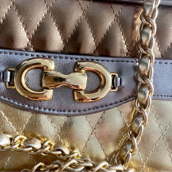 - Quilted metallic crossbody - Picture 7 of 15